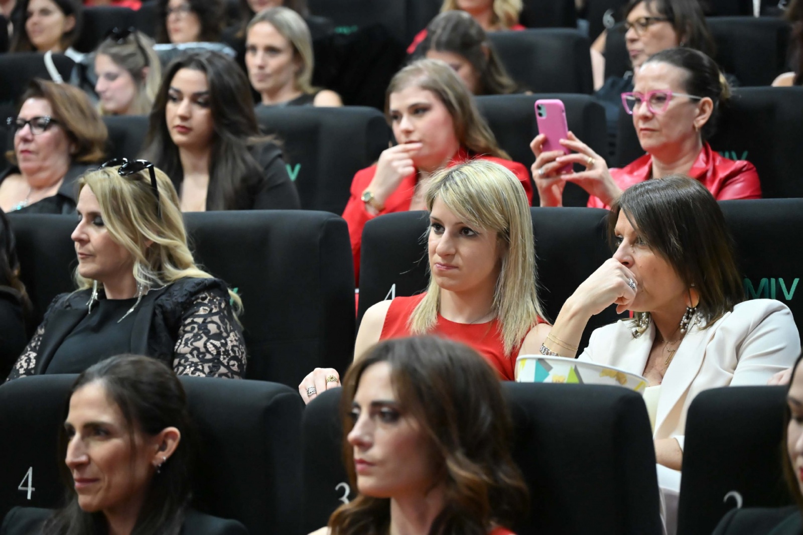 VARESE. EVENTO BENEFICO C.A.O.S. ORGANIZZATO DA ANNA DEL BAR RISTORANTE BASILICO PER LA PROIEZIONE DE ÒIL DIAVOLO VESTE PRADA 2Ó CON ADELE PATRINI, PROF.SSA FRANCESCA ROVERA E EMANUELE MONTI AL MIV, MULTISALA VARESE