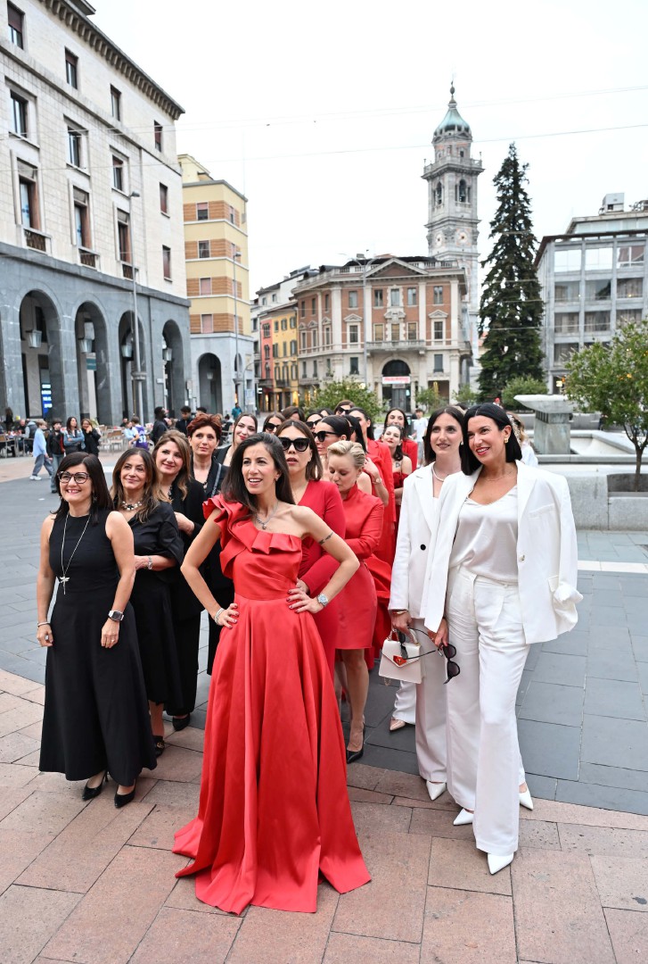 VARESE. EVENTO BENEFICO C.A.O.S. ORGANIZZATO DA ANNA DEL BAR RISTORANTE BASILICO PER LA PROIEZIONE DE ÒIL DIAVOLO VESTE PRADA 2Ó CON ADELE PATRINI, PROF.SSA FRANCESCA ROVERA E EMANUELE MONTI AL MIV, MULTISALA VARESE