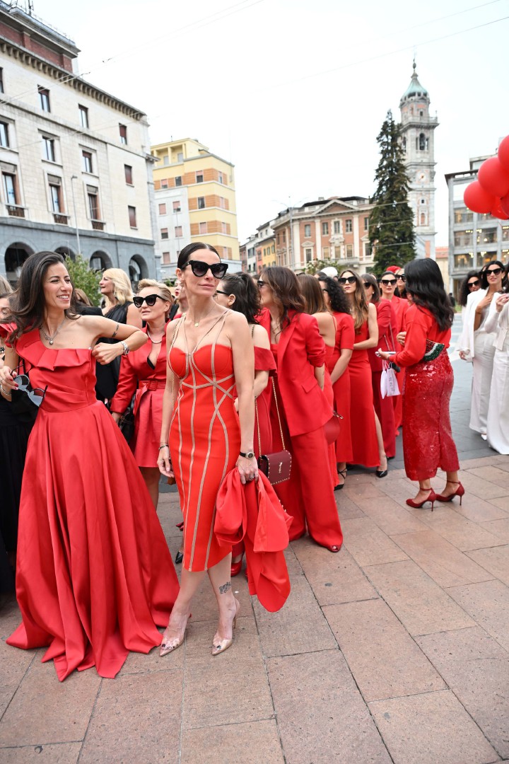 VARESE. EVENTO BENEFICO C.A.O.S. ORGANIZZATO DA ANNA DEL BAR RISTORANTE BASILICO PER LA PROIEZIONE DE ÒIL DIAVOLO VESTE PRADA 2Ó CON ADELE PATRINI, PROF.SSA FRANCESCA ROVERA E EMANUELE MONTI AL MIV, MULTISALA VARESE