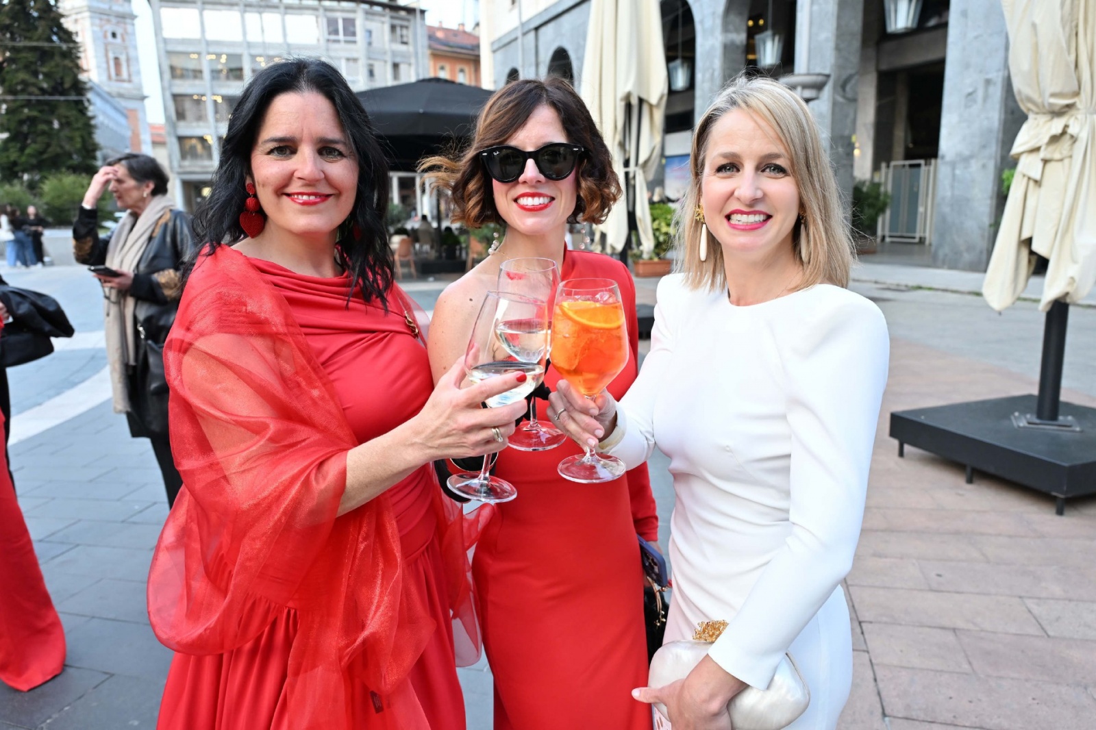 VARESE. EVENTO BENEFICO C.A.O.S. ORGANIZZATO DA ANNA DEL BAR RISTORANTE BASILICO PER LA PROIEZIONE DE ÒIL DIAVOLO VESTE PRADA 2Ó CON ADELE PATRINI, PROF.SSA FRANCESCA ROVERA E EMANUELE MONTI AL MIV, MULTISALA VARESE