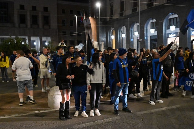 VARESE. FESTEGGIAMENTI TIFOSI INTER IN PIAZZA MONTE GRAPPA