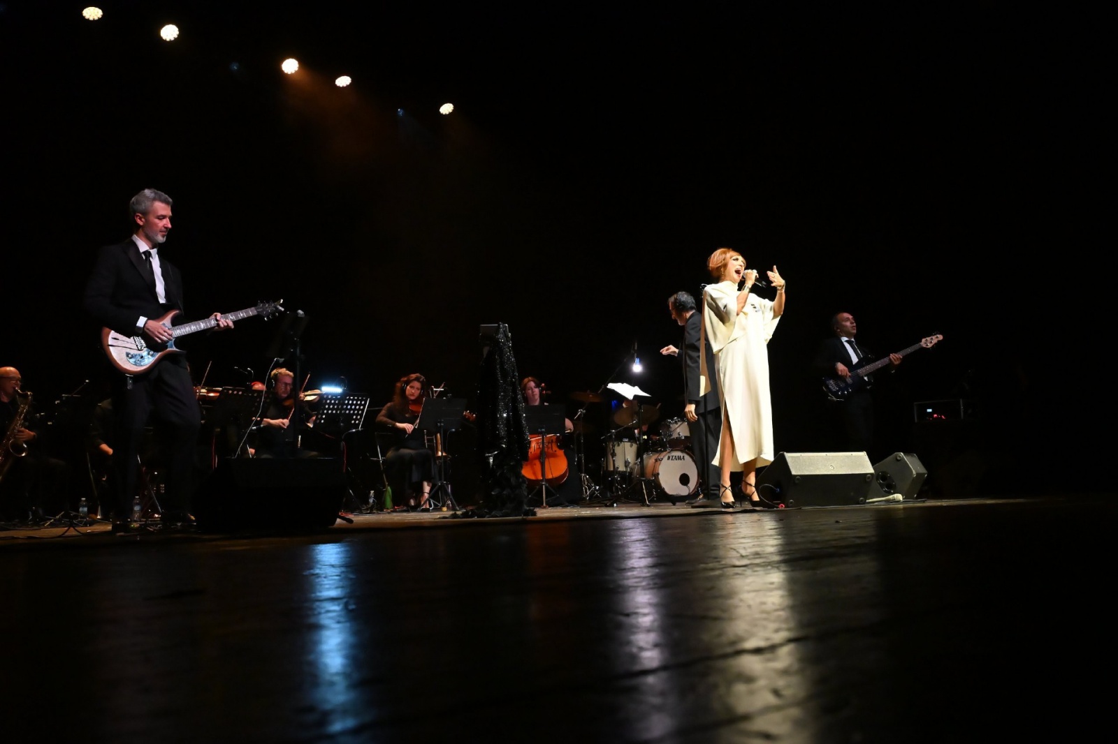VARESE. MICHELA BORGIA E BIG BAND ORCHESTRA CANTA MINA TEATRO INTRED