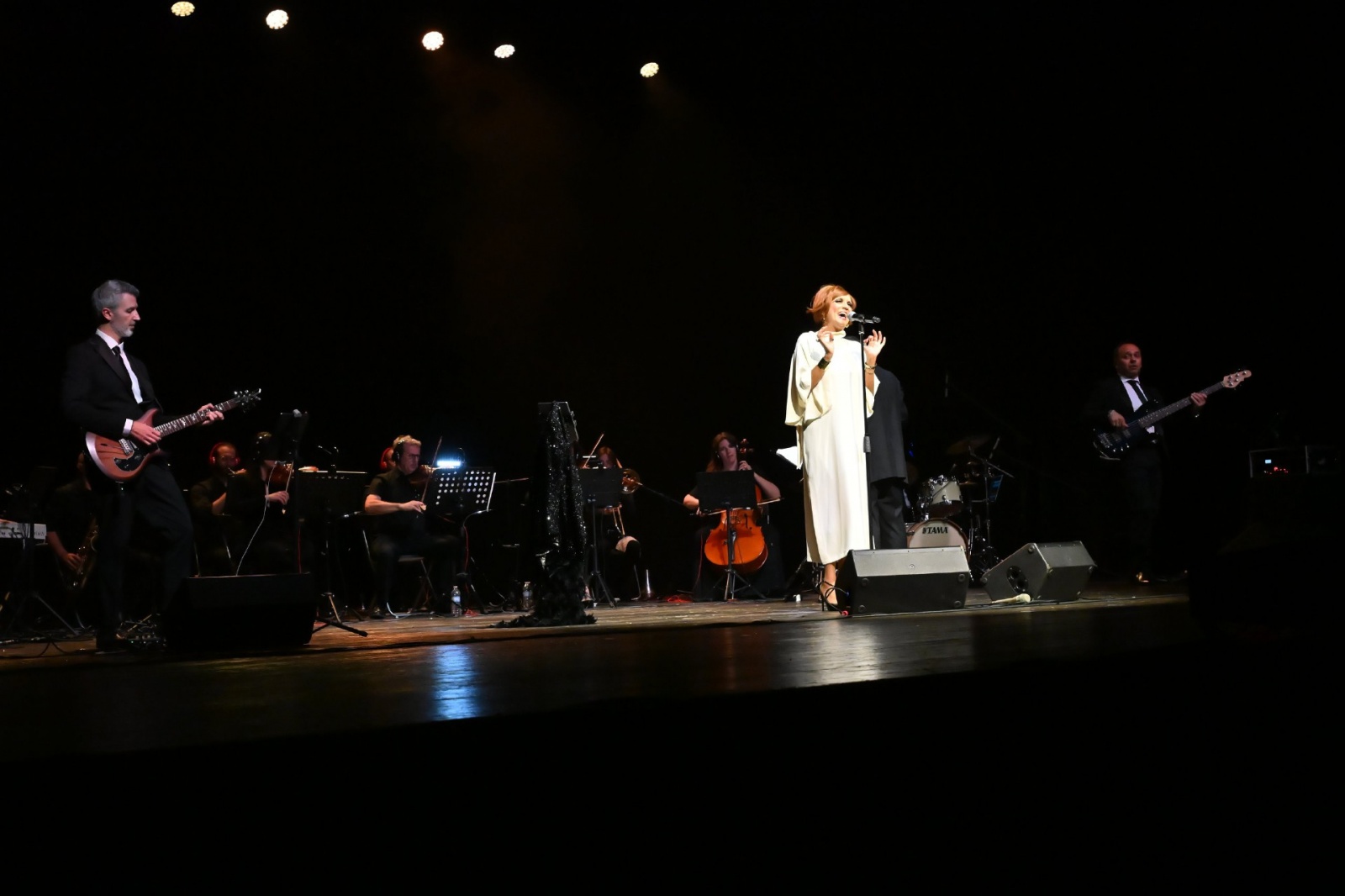 VARESE. MICHELA BORGIA E BIG BAND ORCHESTRA CANTA MINA TEATRO INTRED