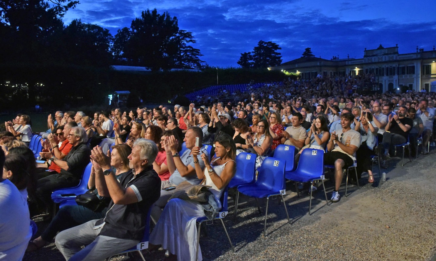 Il pubblico presente ai Giardini Estensi