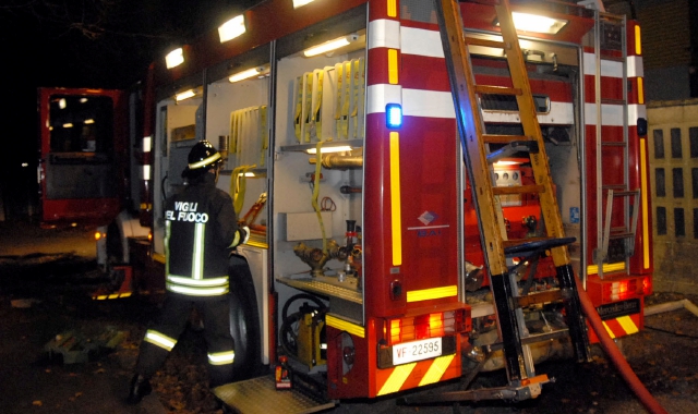 Incendio a Fagnano Olona, soccorse due persone