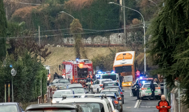 L’incidente è avvenuto in viale Aguggiari (foto Agenzia Blitz)