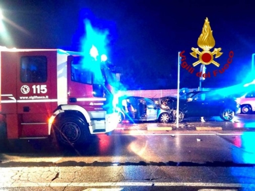 Ventenne muore in uno scontro frontale a Cagliari, 3 feriti