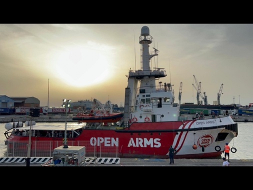 Migranti, fermo amministrativo per la Open Arms a Crotone
