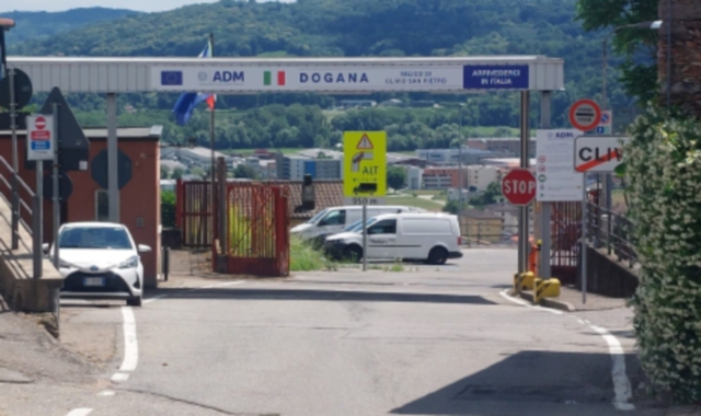 Alla frontiera con 15 migranti nascosti in auto: 5 anni e 6 mesi a due lituani