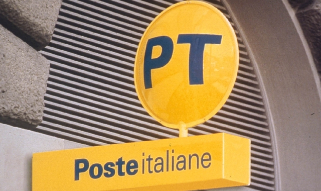 Il Governo ha deciso di svendere ulteriori quote di Poste Italiane (Foto Archivio)
