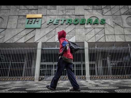 Petrobras, rischio aumento prezzo petrolio per la crisi in Yemen