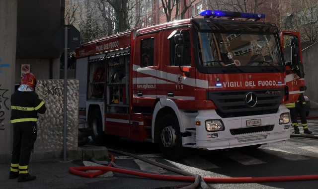 I Vigili del fuoco di Milano sono intervenuti per spegnere l’incendio (Foto Archivio)