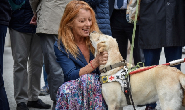 Michela Vittoria Brambilla in occasione della “XVIII Giornata nazionale del cane guida” svoltasi a Milano nell’ottobre dello scorso anno (Foto Ansa)