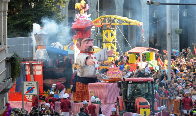 Nove carri e 800 maschere: a Varese è Carnevale