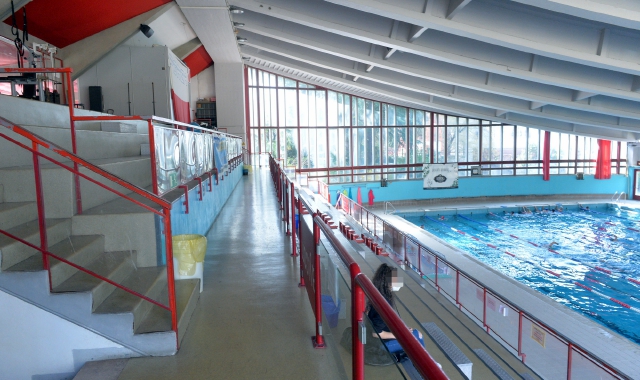 Tribuna e piscina dell’impianto di via Copelli