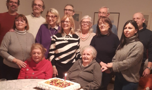 Maria, 104 anni, e  Antonietta, 100, hanno festeggiato il compleanno della maggiore 