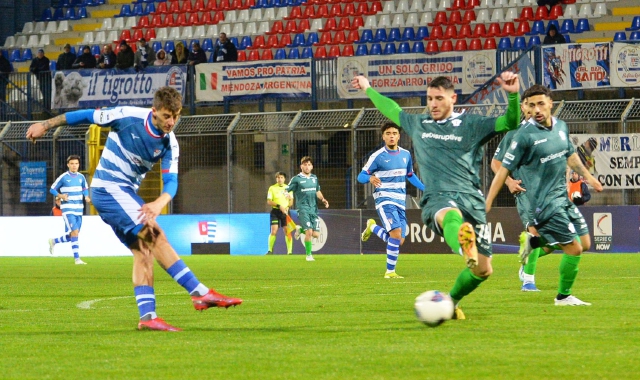 Il primo gol di Davide Castelli (foto Domenico Ghiotto - Blitz)