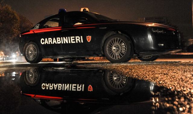 Casa a fuoco a Cardano: carabinieri salvano ragazzina