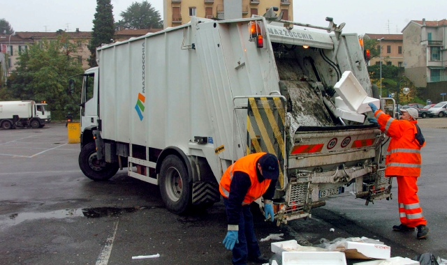 Ad aprile cambia la gestione del servizio di igiene urbana a Castellanza (foto Archivio)