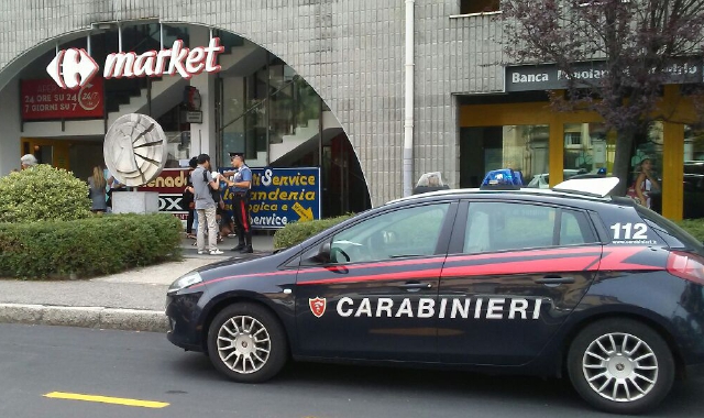 I Carabinieri sono intervenuti nel supermercato (foto Archivio)