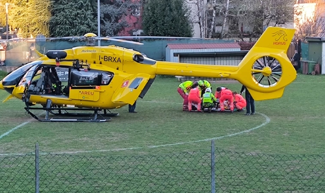 La donna è stata trasportato con l’elicottero in ospedale  (foto Blitz)