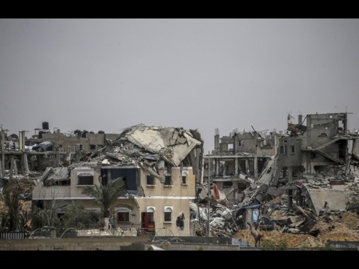 Gaza, media: 12 morti in raid di Israele vicino Khan Yunis