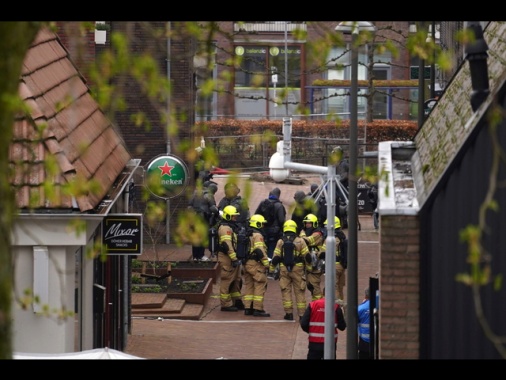 Diverse persone prese in ostaggio in un caffè in Olanda
