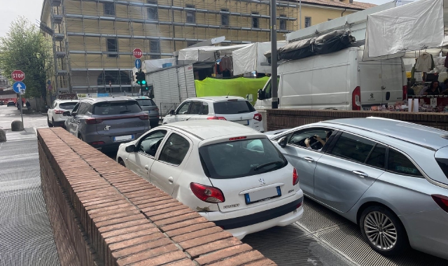 Uno dei varchi dell’autosilo in piazza Repubblica a Varese (foto Blitz)