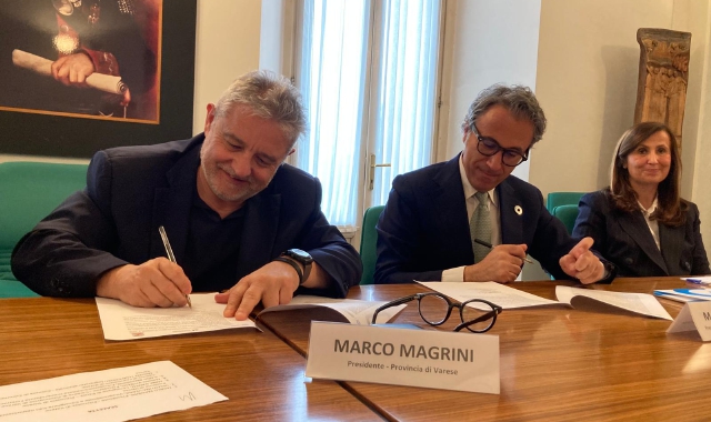 La firma del protocollo a villa Recalcati (Foto Redazione)