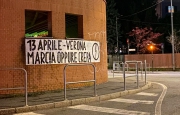 Varese, striscione sul muro dell’asilo