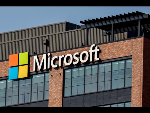 Microsoft investe 1,5 miliardi dollari nell'IA degli Emirati