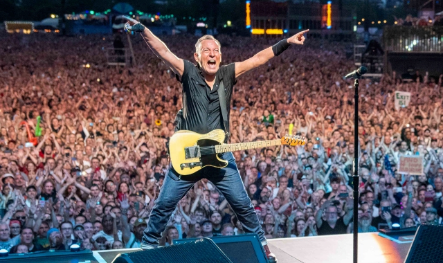 Bruce Springsteen sul palco (@Rob DeMartin)