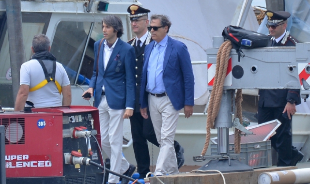 Il pm De Filippo e il procuratore capo Nocerino sulla barca (Foto Redazione)