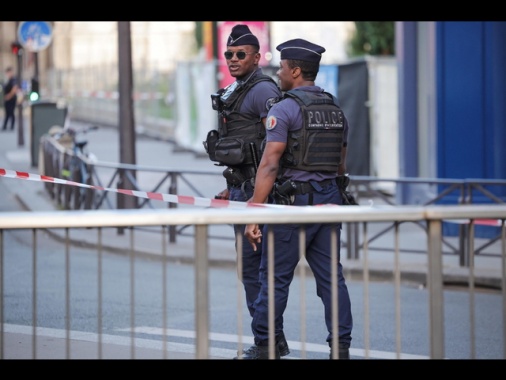 A Parigi uomo nel consolato iraniano con gilet esplosivo