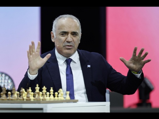 Russia, arrestato in contumacia il campione di scacchi Kasparov