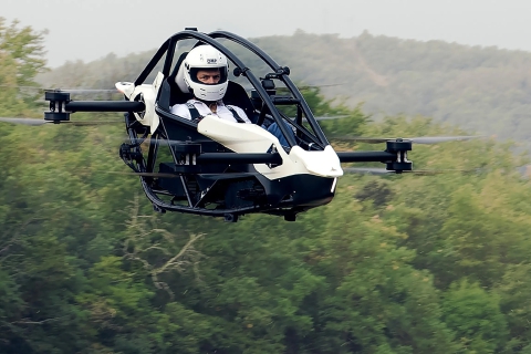 «Ecco l’auto volante»: dalla Svezia a Busto in viaggio sul drone