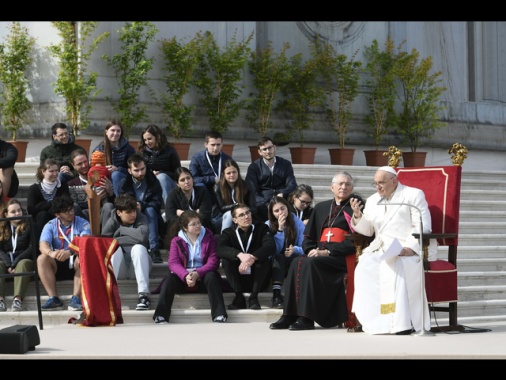 Il Papa ai giovani, 'alzati e vai, non restare sul divano'