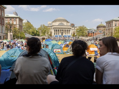 Columbia inizia a sospendere studenti che occupano campus