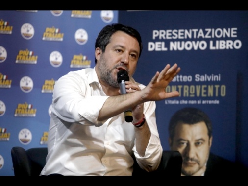 Salvini,qualcuno preferisce il guerrafondaio Macron a Le Pen