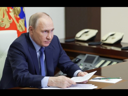 Putin, 'esercitazioni nucleari per truppe vicino a Ucraina'