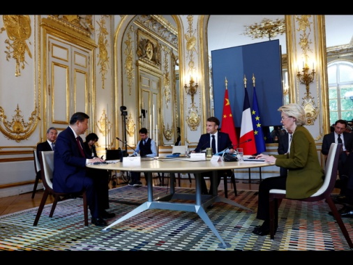 Macron a Xi,decisivo coordinamento con Cina su Ucraina e Mo