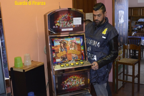 Varese: slot machine fuori orario, multati 17 locali
