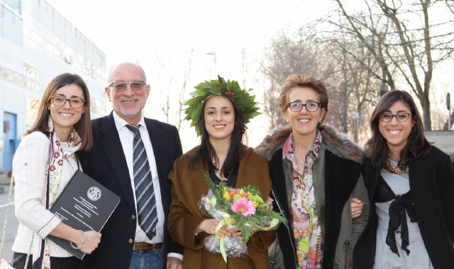 Una foto della famiglia Limido, alla laurea della terza figlia Cecilia. Da sinistra, Lavinia e il papà Fabio 