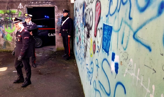 Imbratta i muri del parcheggio: 18enne denunciata a Cannobio