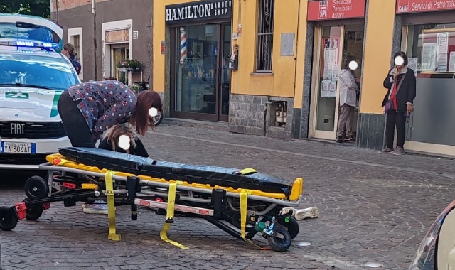 La donna è stata soccorsa e trasferita in ospedale a Garbagnate Milanese (foto Archivio)