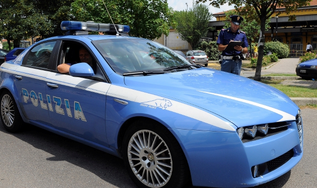 Legnano, divide i litiganti e viene colpito alla testa