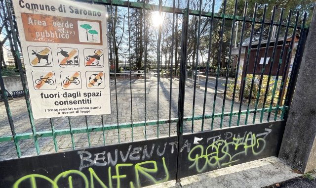I cancelli chiusi del parco lunedì mattina (foto Domenico Ghiotto/BLITZ)