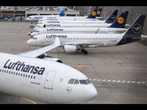 Lufthansa sospende i voli notturni per Beirut