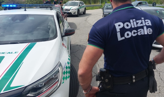 Ruba in discarica: denunciato