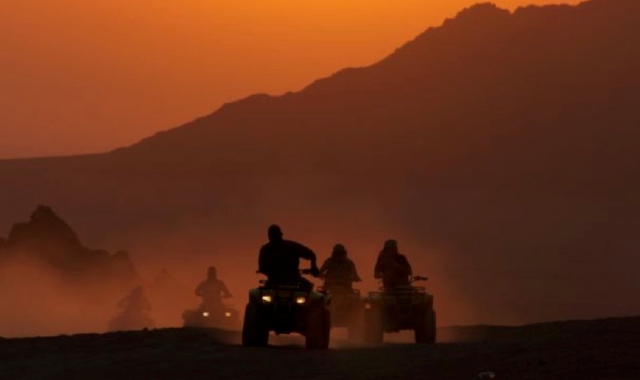 La motorata nel deserto è una delle escursioni più apprezzate delle vacanze in Egitto. Per la coppia fu l’inizio di una tragedia
